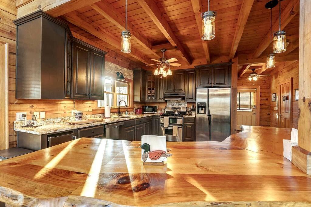 Blue Ridge Bliss- Spacious Cabin, Pets, Hot Tub! Extérieur photo
