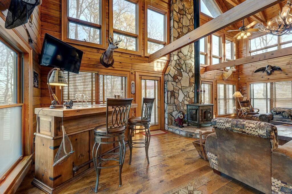 Blue Ridge Bliss- Spacious Cabin, Pets, Hot Tub! Extérieur photo