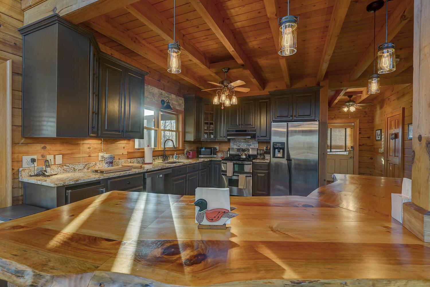 Blue Ridge Bliss- Spacious Cabin, Pets, Hot Tub! Extérieur photo